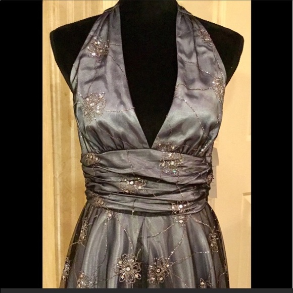Retro pin up silver embellished gorgeous gown - Picture 3 of 7
